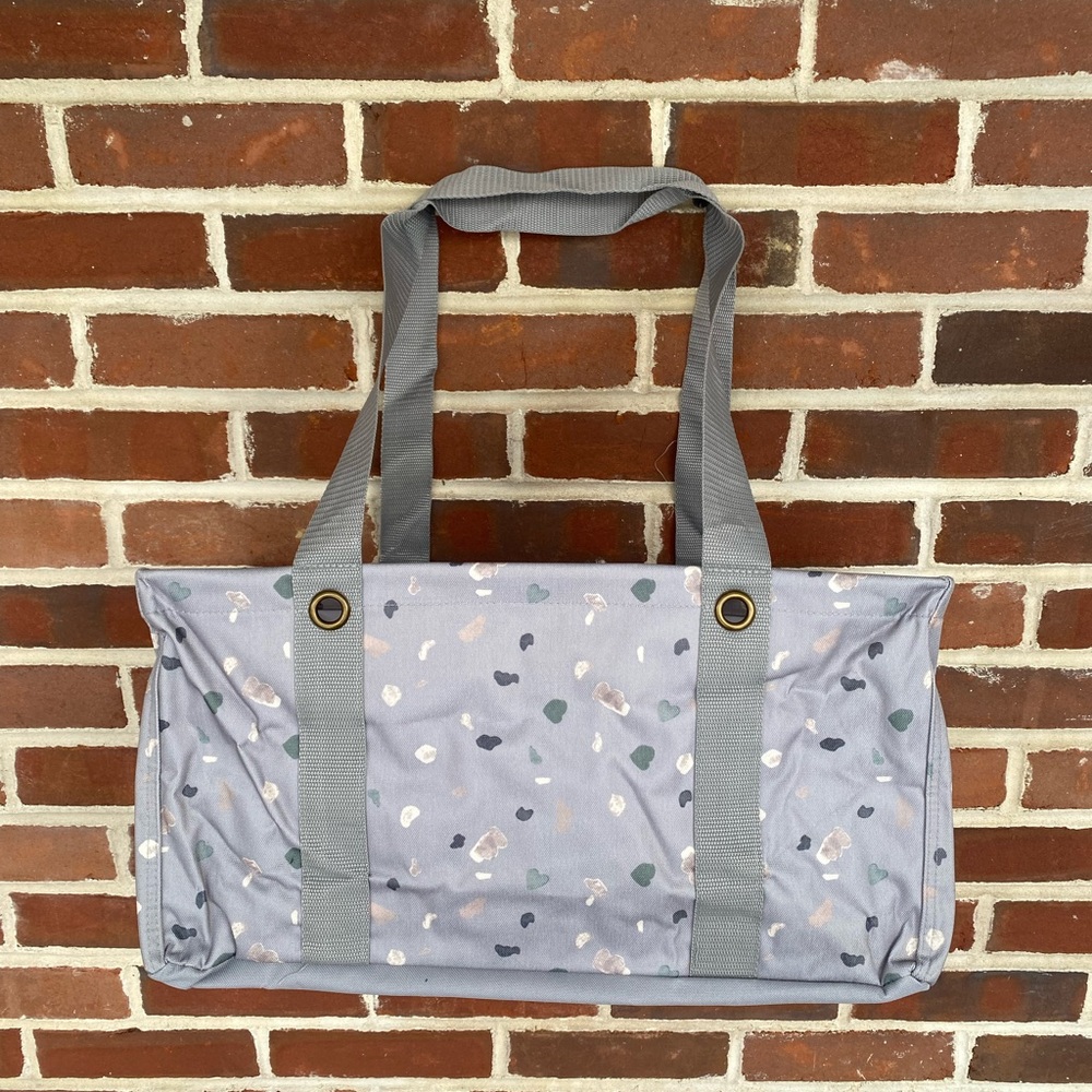Medium utility tote